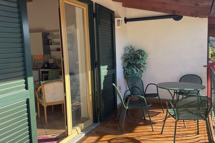 Maison Bella Berna à Vesio : terrasse et piscine - Photo 7