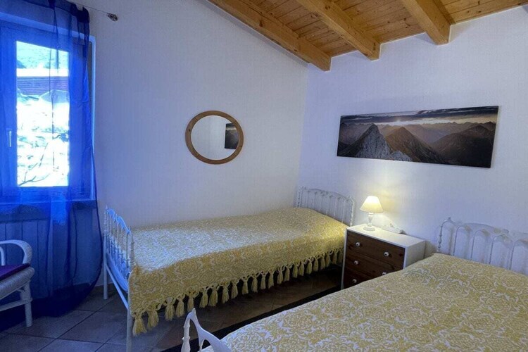 Maison Bella Berna à Vesio : terrasse et piscine - Photo 13