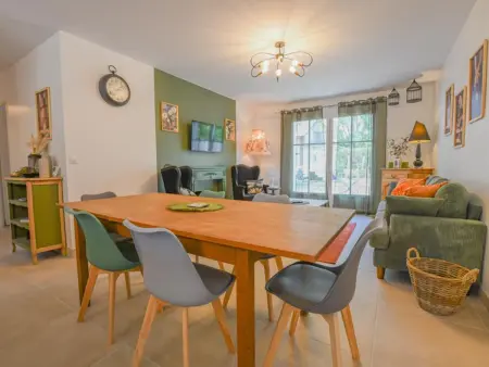 Gîte 6 pers. à Salon : jardin aménagé et terrasse privative : photo 9