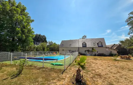Maison 6 chambres avec piscine privée à Manthelan : photo 2