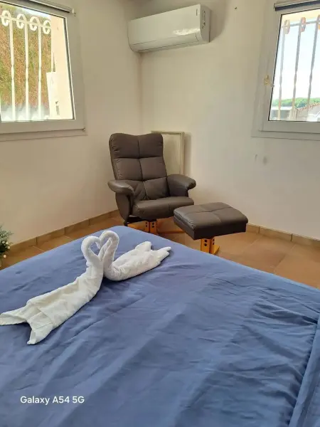 Studio 40 m² avec terrasse privée et parking à Breuillet : photo 2