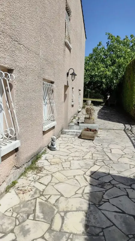 Studio 40 m² avec terrasse privée et parking à Breuillet : photo 9