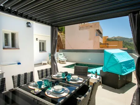 Alta, maison 3 étages avec piscine à Jete : photo 8
