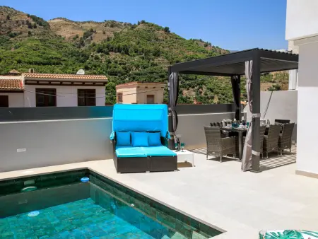 Alta, maison 3 étages avec piscine à Jete : photo 38