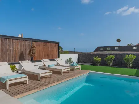 Villa Serena Yuli : 3 chambres, piscine chauffée à Playa Blanca