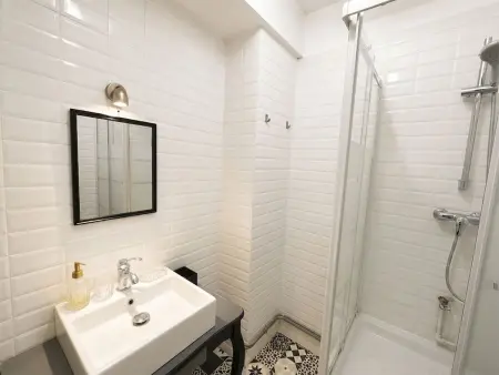 Castel Guermante – Studio rénové 400 m de la mer : photo 18