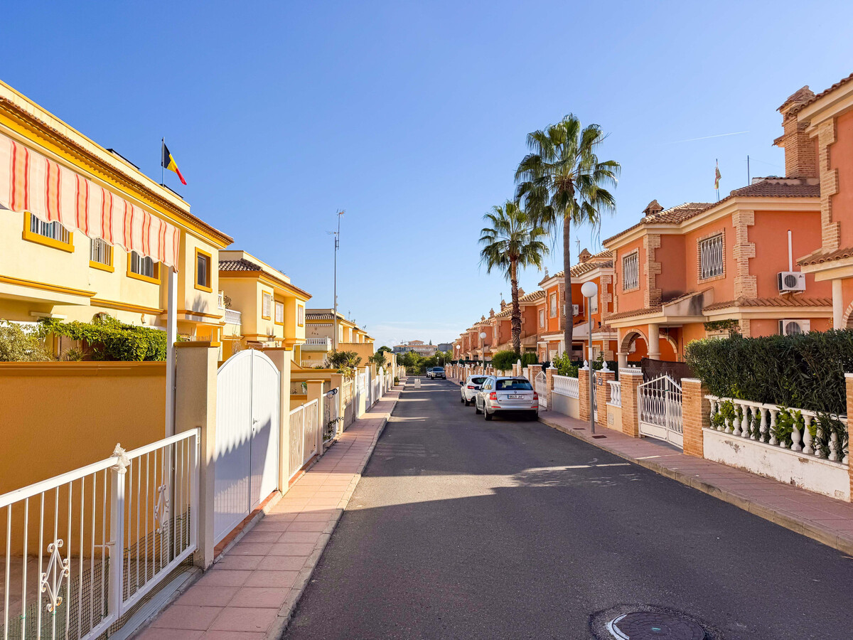 Bungalow 2 ch. avec terrasse, cour et barbecue à Cabo Roig - Photo 2