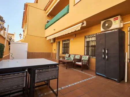 Bungalow 2 chambres à Torrevieja, terrasse face à la mer : photo 26