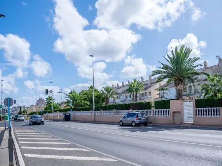 Maison climatisée avec terrasse et piscine à Torrevieja : photo 20
