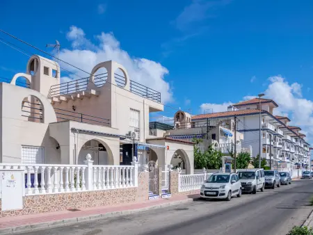 Maison climatisée avec terrasse et piscine à Torrevieja : photo 21