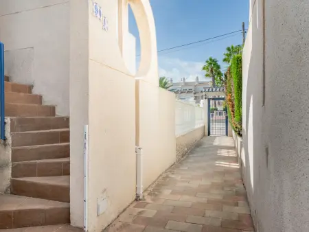 Maison climatisée avec terrasse et piscine à Torrevieja : photo 22