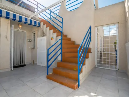 Maison climatisée avec terrasse et piscine à Torrevieja : photo 27