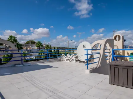 Maison climatisée avec terrasse et piscine à Torrevieja : photo 36