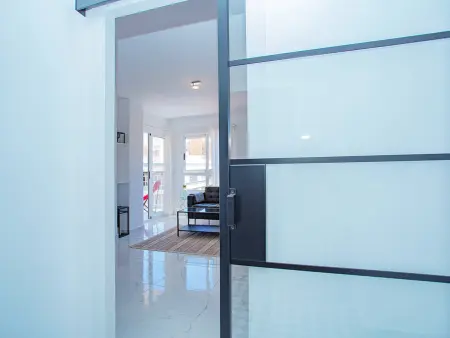 Appartement 79 m² rénové, garage privé près plage Cura : photo 2