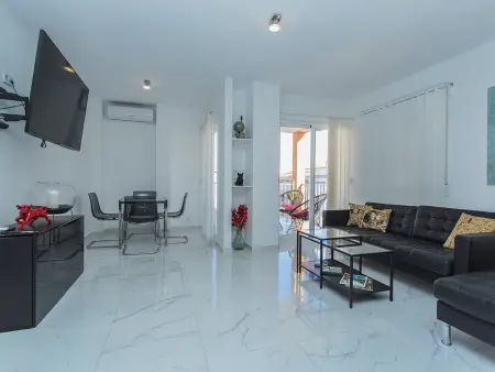 Appartement 79 m² rénové, garage privé près plage Cura : photo 3