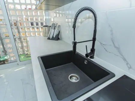 Appartement 79 m² rénové, garage privé près plage Cura : photo 17