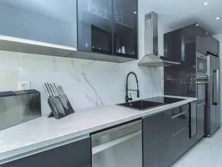 Appartement 79 m² rénové, garage privé près plage Cura : photo 18