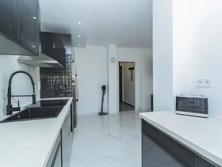 Appartement 79 m² rénové, garage privé près plage Cura : photo 19