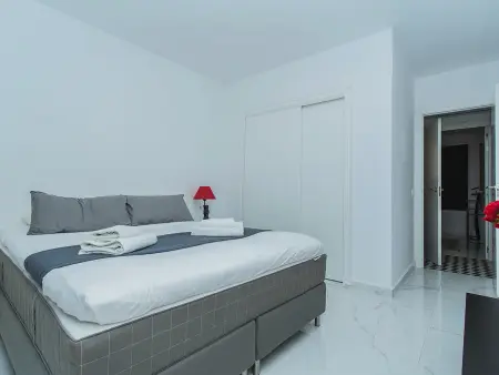 Appartement 79 m² rénové, garage privé près plage Cura : photo 25
