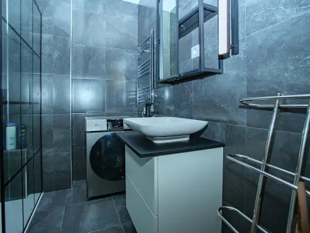 Appartement 79 m² rénové, garage privé près plage Cura : photo 27