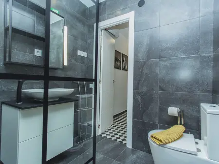 Appartement 79 m² rénové, garage privé près plage Cura : photo 28