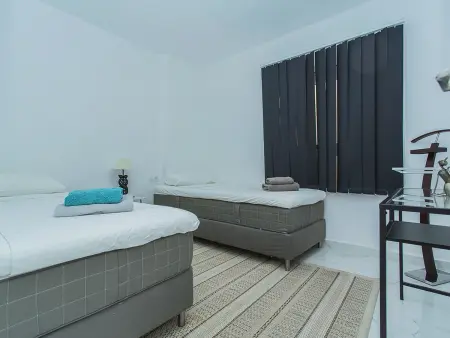Appartement 79 m² rénové, garage privé près plage Cura : photo 31