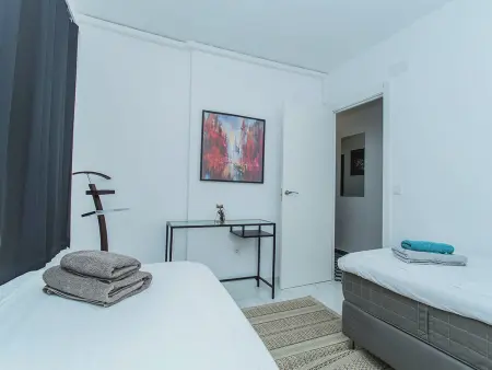 Appartement 79 m² rénové, garage privé près plage Cura : photo 32