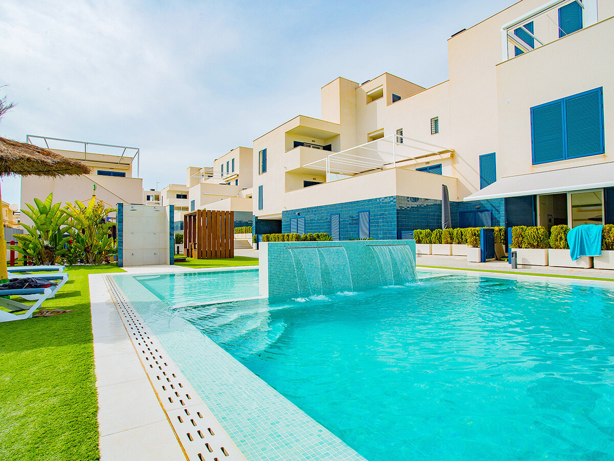 Bungalow 65m² avec terrasse, barbecue et piscine à Cabo Roig - Photo 2