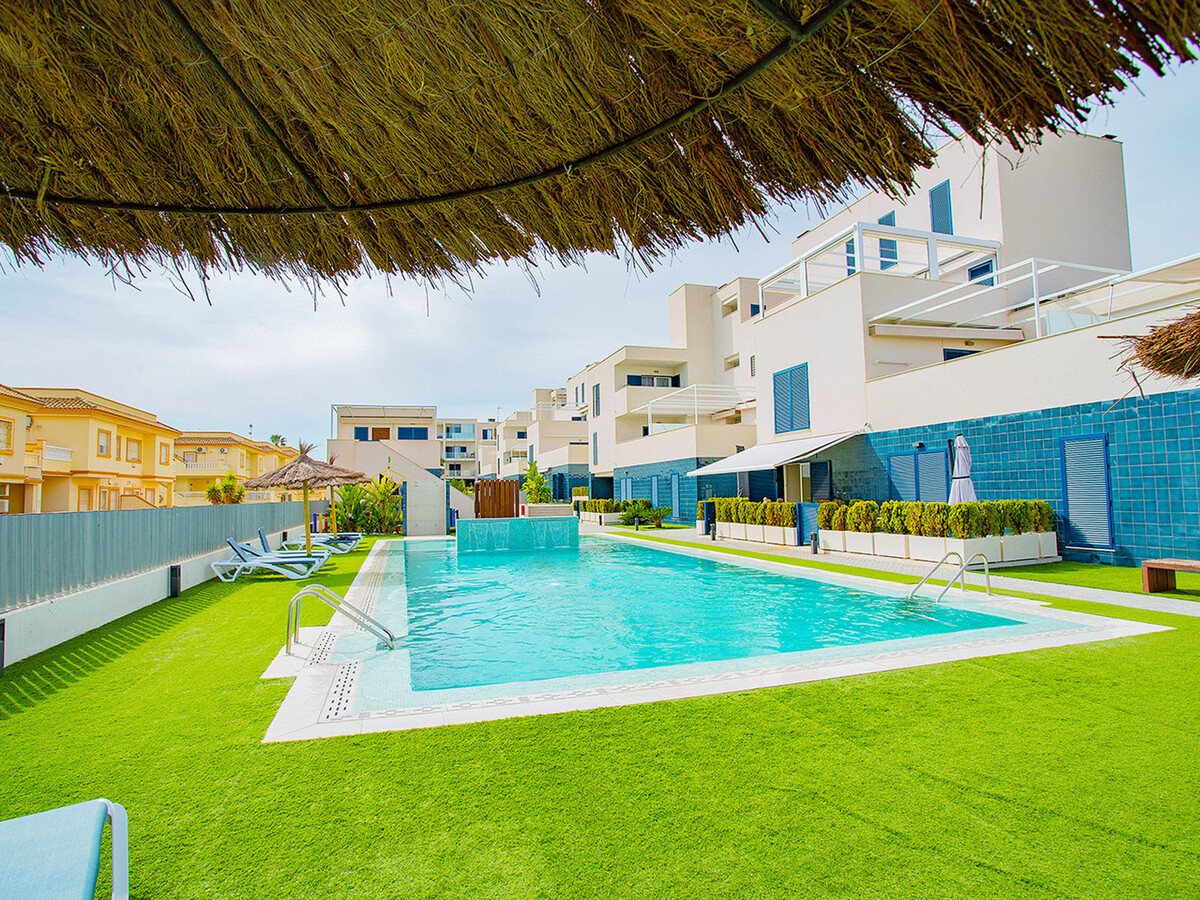 Bungalow 65m² avec terrasse, barbecue et piscine à Cabo Roig - Photo 3