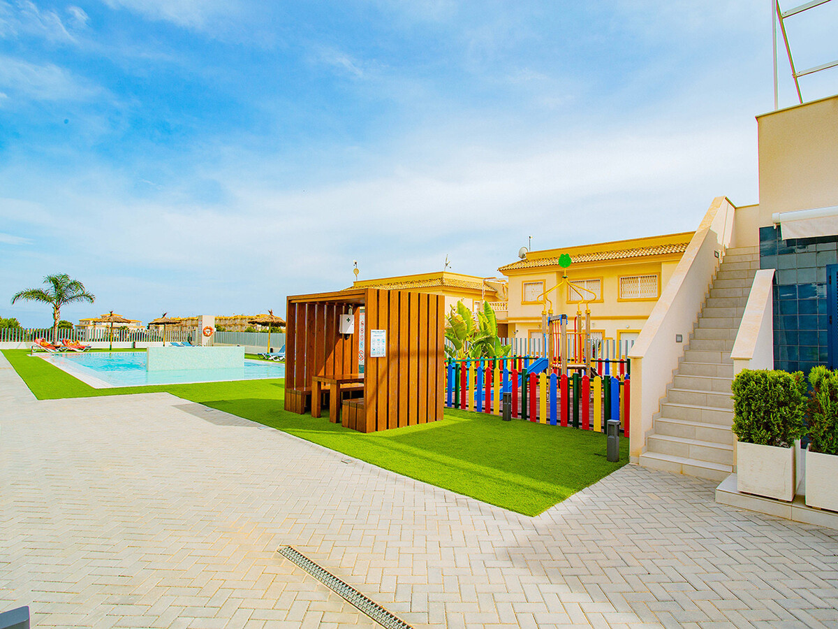 Bungalow 65m² avec terrasse, barbecue et piscine à Cabo Roig - Photo 8