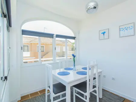 Appartement 2 chambres avec terrasse et piscine à Torrevieja : photo 4