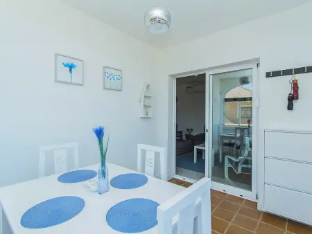 Appartement 2 chambres avec terrasse et piscine à Torrevieja : photo 8