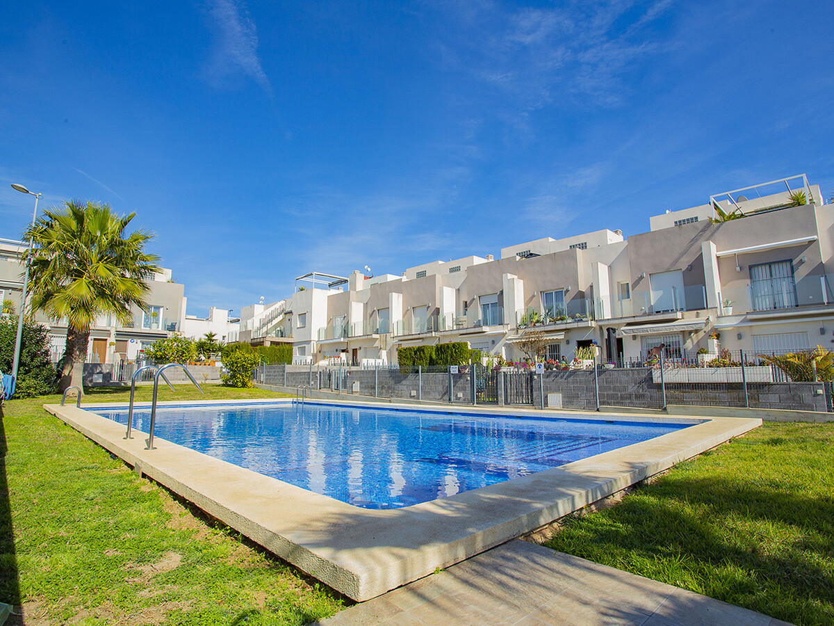 Bungalow 50 m² avec terrasse et piscine à Torrevieja - Photo 1