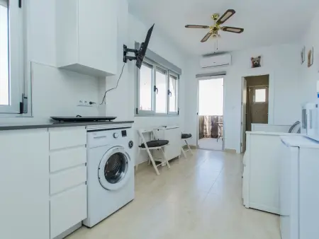 Studio rénové vue ville à Torrevieja : photo 2