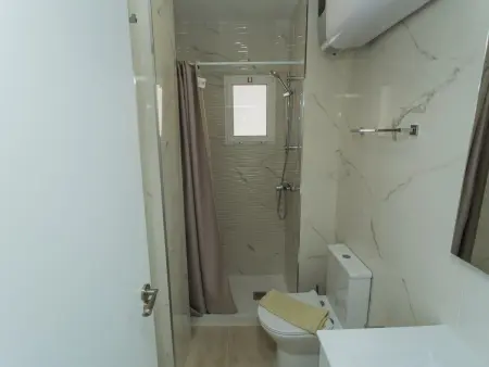 Studio rénové vue ville à Torrevieja : photo 16