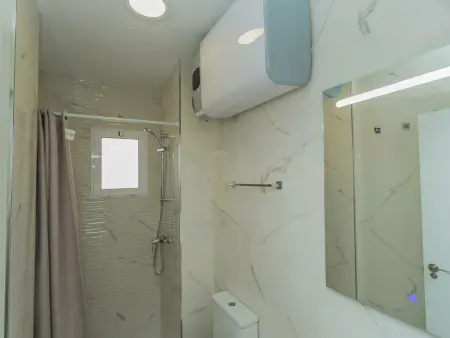 Studio rénové vue ville à Torrevieja : photo 18
