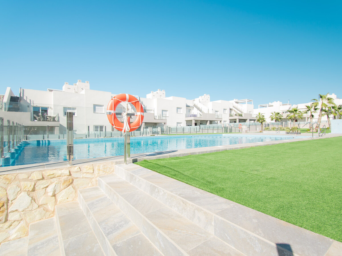 Bungalow 50m² avec piscine à Torrevieja - Photo 2