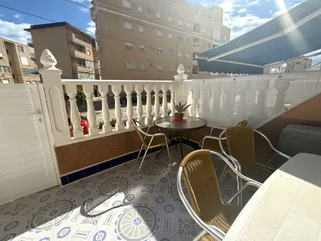 Appartement 2 étages à La Mata, 120 m de la plage : photo 4