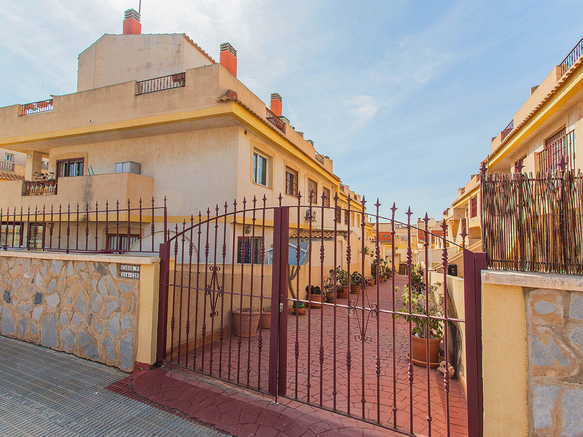 Maison 6 pers., 3 ch. avec piscine à Cabo Roig - Photo 4