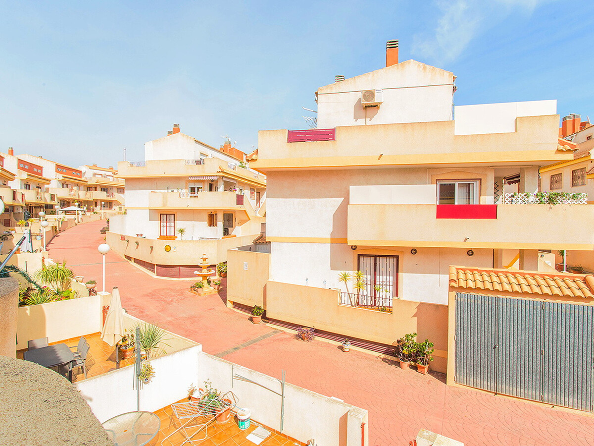 Maison 6 pers., 3 ch. avec piscine à Cabo Roig - Photo 12