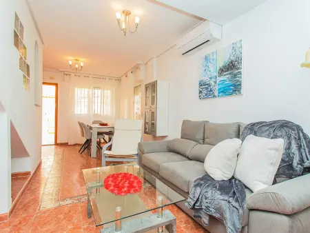 Maison 6 pers., 3 ch. avec piscine à Cabo Roig