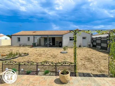 Gîte avec piscine privée - 6 pers., Gîte 6 personnes à Soullans : photo 5