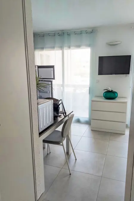Studio rénové Ormarine, 300 m de la plage : photo 8
