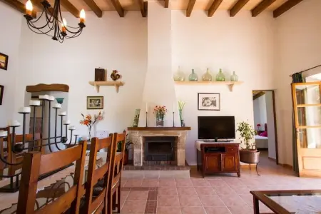 Villa en pierre avec piscine privée à Pollença : photo 10