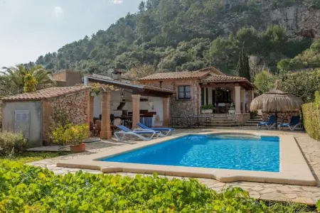 Villa en pierre avec piscine privée à Pollença : photo 10