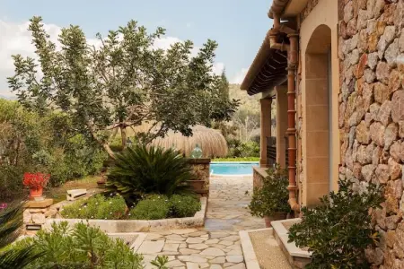 Villa en pierre avec piscine privée à Pollença : photo 18