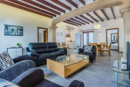 Location maison à Port de Pollença, Maison en centre-ville avec piscine