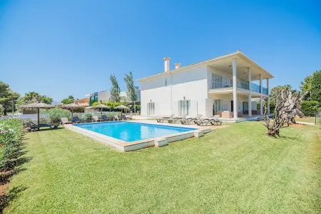 Location villa à Port de Pollença, Villa avec piscine près de la plage à Majorque