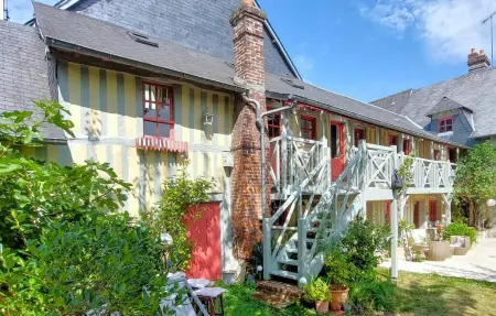 Duplex XVIIIᵉ siècle à Pont-l'Évêque, jardin 400m² : photo 1
