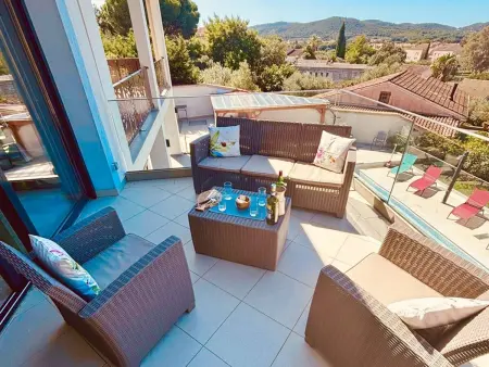 Haut de villa avec piscine et clim - 10 pers., Villa 10 personnes à Bormes les Mimosas - Photo 7
